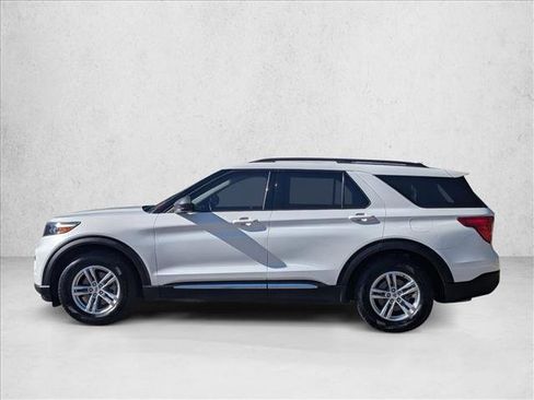 Used 2020 Ford Explorer XLT w/ Equipment Group 202A image 8