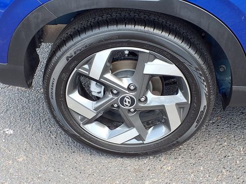 Used 2025 Hyundai Venue Limited FWD image 9