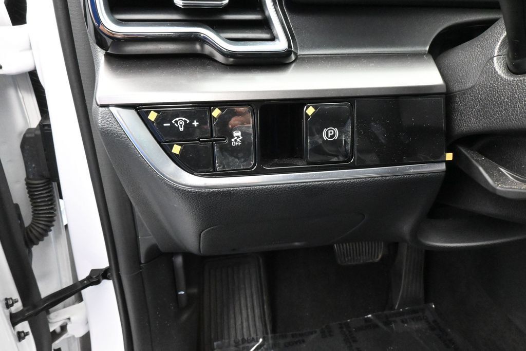 Used 2025 Kia Sportage EX FWD image 12