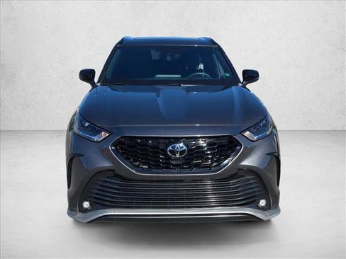 Used 2022 Toyota Highlander XSE image 2