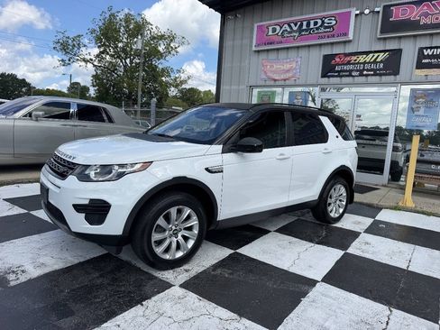 Used 2017 Land Rover Discovery Sport SE AWD/4WD image 2