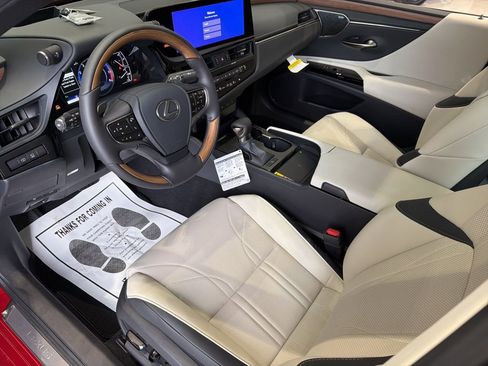 New 2025 Lexus ES 350 Ultra Luxury image 8