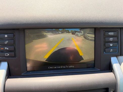 Used 2019 Land Rover Discovery Sport SE AWD/4WD image 17