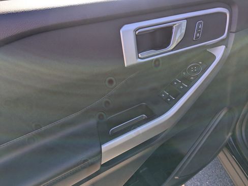 Certified 2020 Ford Explorer XLT w/ Comfort Package image 13