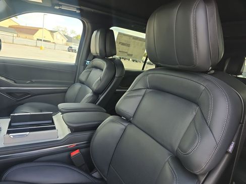 New 2026 Lincoln Navigator Reserve image 21