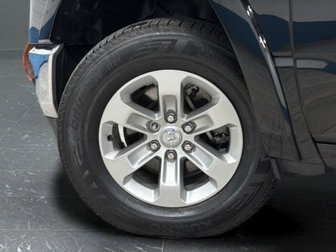 Used 2022 RAM 1500 Laramie AWD/4WD image 38