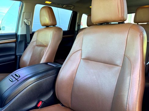 Used 2019 Toyota Highlander Limited image 13