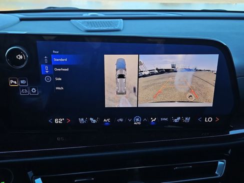 Used 2024 Chevrolet Traverse RS FWD image 28
