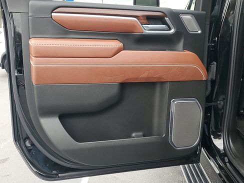 Used 2025 GMC Sierra 3500 Denali Ultimate image 12