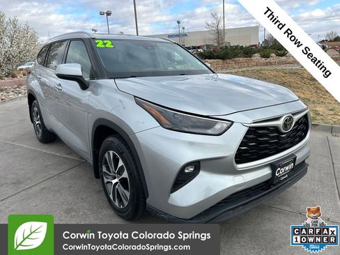 Used 2022 Toyota Highlander XLE image 1