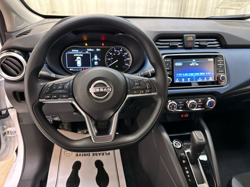 New 2025 Nissan Versa SV w/ Trunk Package FWD image 3