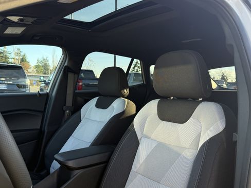 New 2026 Chevrolet Trax RS w/ Sunroof Package image 10