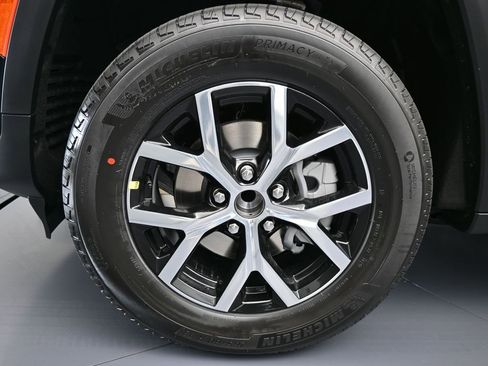 Used 2025 Jeep Grand Cherokee Limited image 34