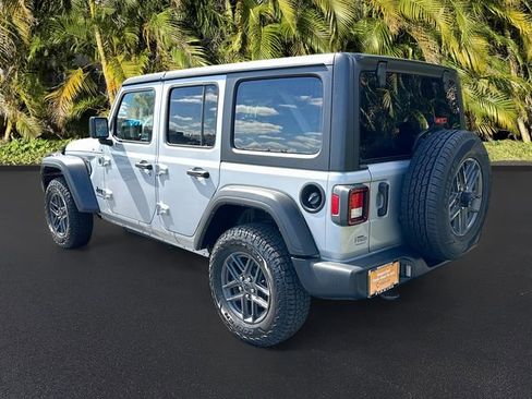 Used 2024 Jeep Wrangler Sport S image 7