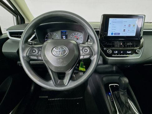 Used 2025 Toyota Corolla LE FWD image 10