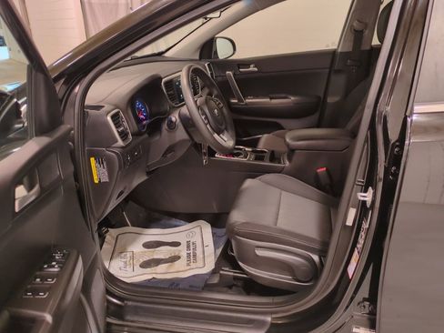 Used 2020 Kia Sportage LX image 15
