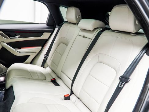 Used 2023 Jaguar F-PACE R-Dynamic S image 39