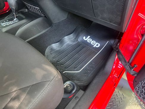 Used 2014 Jeep Wrangler Unlimited Sport w/ Quick Order Package 24S AWD/4WD image 24