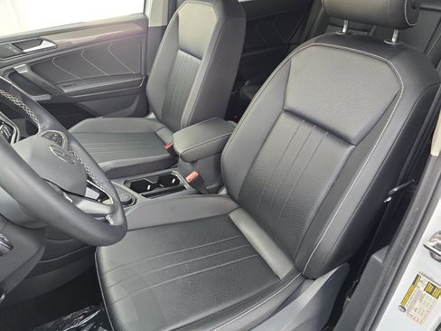 Certified 2022 Volkswagen Tiguan SE image 15