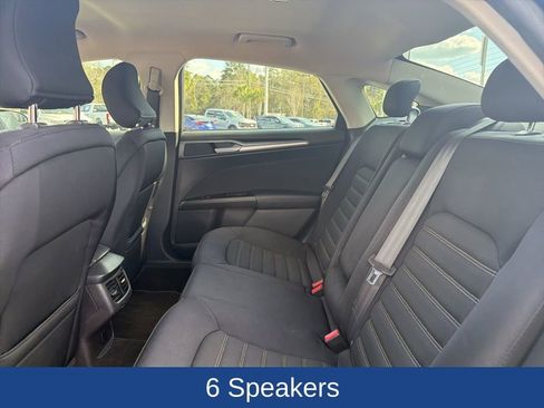 Used 2015 Ford Fusion SE image 11