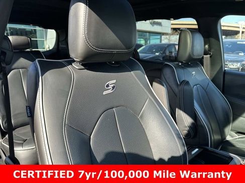 Used 2023 Chrysler Pacifica Limited w/ S Appearance Package image 12