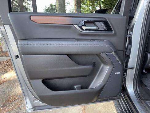 Used 2025 GMC Yukon XL Denali AWD/4WD image 51