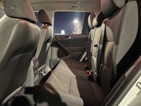 Used 2017 Volkswagen Tiguan S image 16