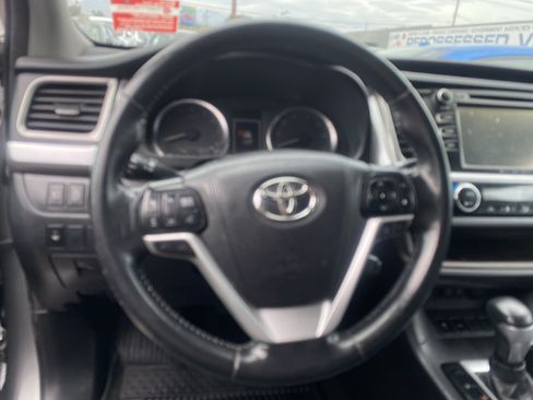 Used 2018 Toyota Highlander Plus FWD image 22