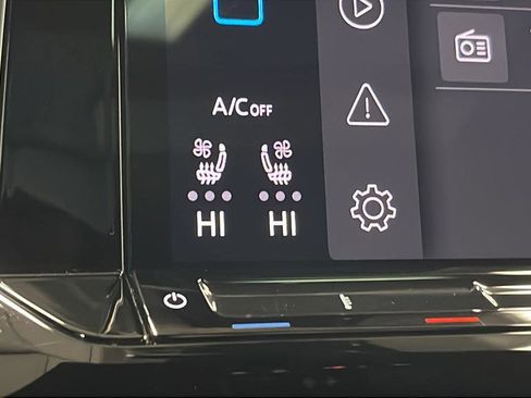 Used 2024 Volkswagen Atlas Cross Sport SEL R-Line image 31