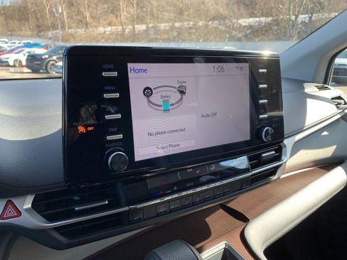 Used 2024 Toyota Sienna XLE image 24