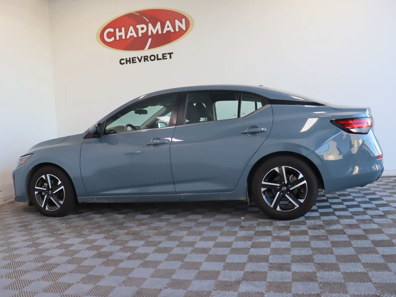 Used 2025 Nissan Sentra SV FWD image 3