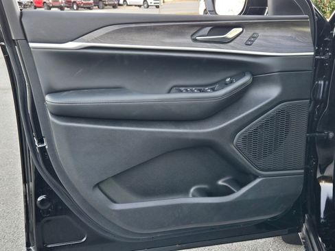 New 2025 Jeep Grand Cherokee Limited w/ Luxury Tech Group II image 21