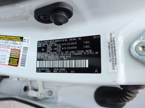 Used 2021 Toyota Highlander LE FWD image 20