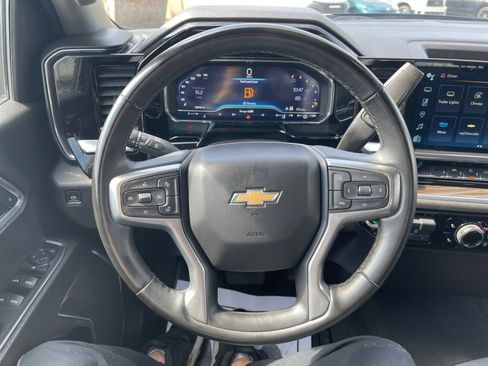 Used 2025 Chevrolet Silverado 1500 LT AWD/4WD image 19