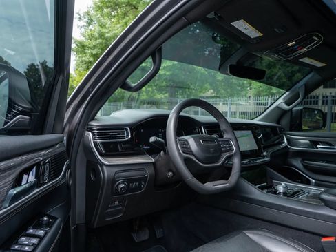 Used 2022 Jeep Wagoneer Series III w/ Premium Group I RWD image 10