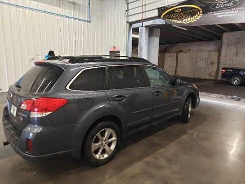 Used 2014 Subaru Outback 2.5i Limited w/ Moonroof Package image 3