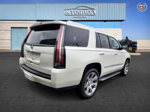 Used 2015 Cadillac Escalade Premium image 3