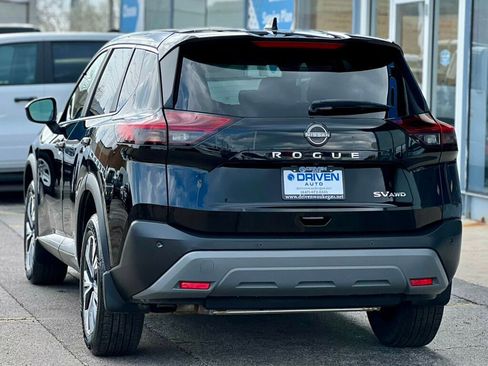 Used 2023 Nissan Rogue SV image 3