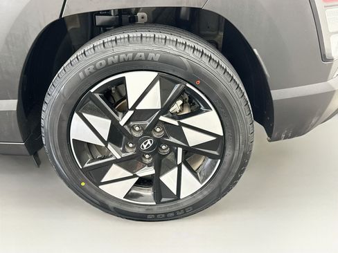 Used 2025 Hyundai Kona SEL FWD image 11