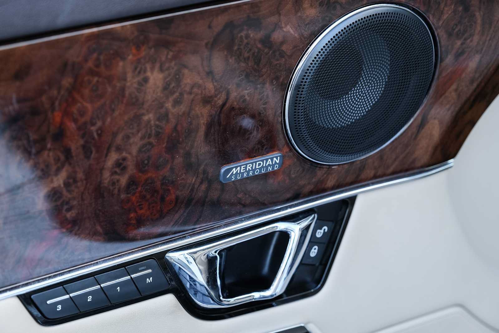 Used 2017 Jaguar XJ R-Sport RWD image 35