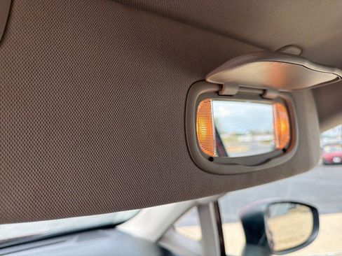 Used 2023 Chrysler Voyager LX image 23