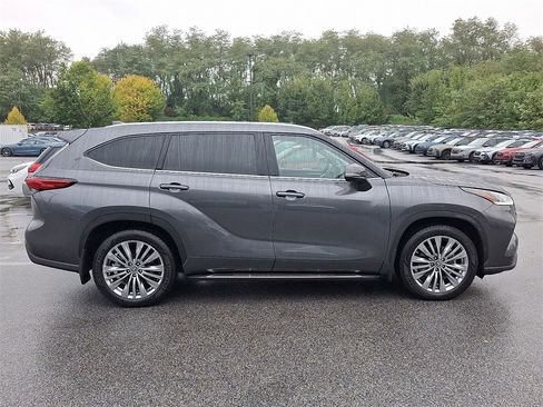 Used 2023 Toyota Highlander Platinum image 7
