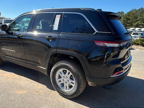 New 2025 Jeep Grand Cherokee Laredo image 10