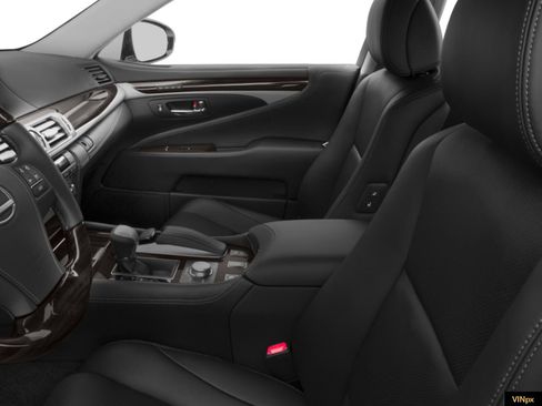 Used 2016 Lexus LS 460 w/ Comfort Package image 6