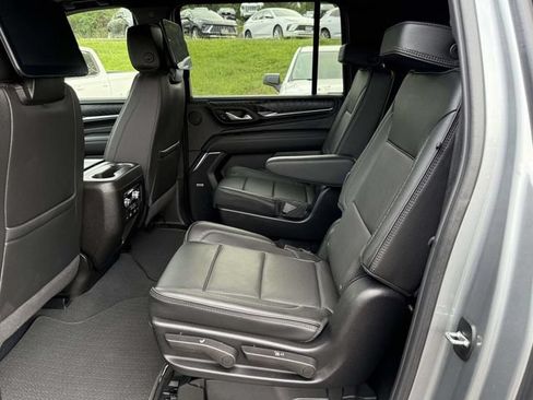 Certified 2024 GMC Yukon XL Denali w/ Advanced Technology Package AWD/4WD image 11