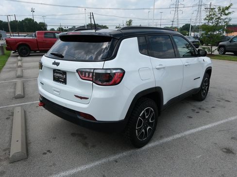 Used 2025 Jeep Compass Trailhawk AWD/4WD image 7