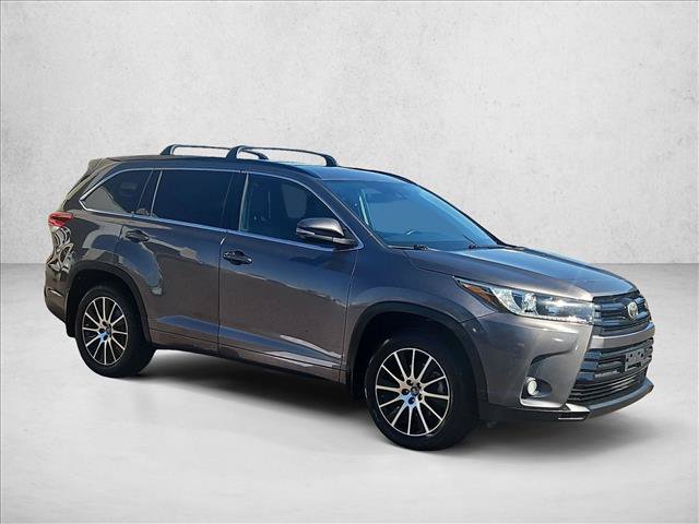 Used 2018 Toyota Highlander SE AWD/4WD image 4