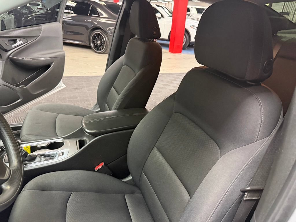 Used 2022 Chevrolet Malibu LT FWD image 34