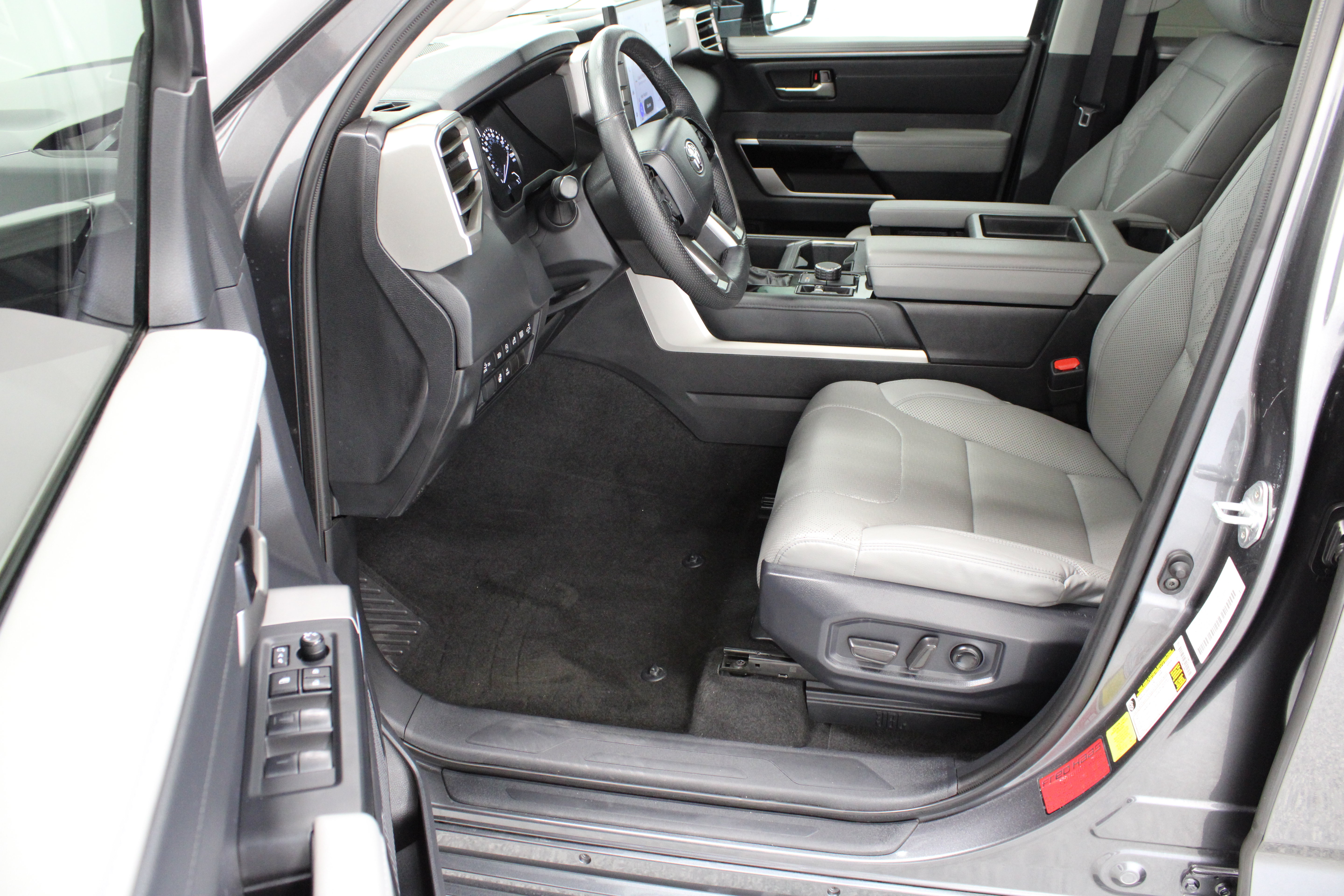 Used 2023 Toyota Tundra Limited AWD/4WD image 16