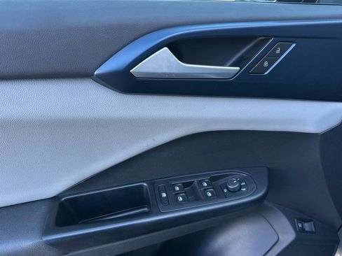 Used 2022 Volkswagen Taos SE image 11